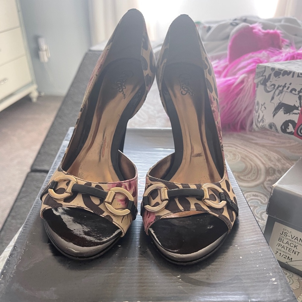 Carlos Santana brown and tan flowered heels